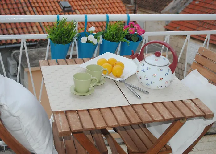 Lui Διαμέρισμα *