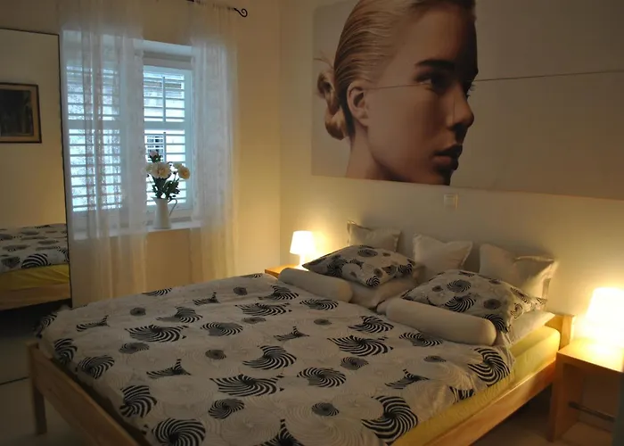 Lui Μακάρσκα